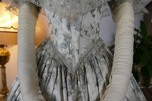 8 antikes Biedermeier Kleid 1837