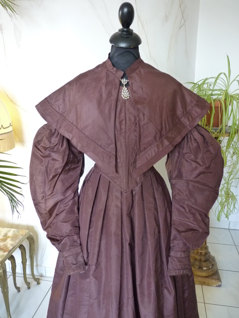 22 antique romantic period gown 1837