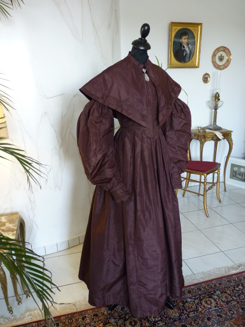 23 antique romantic period gown 1837