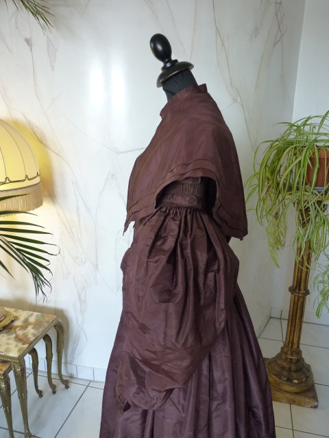 24 antique romantic period gown 1837