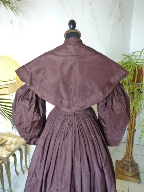 25 antique romantic period gown 1837