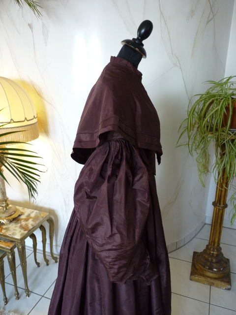 27 antique romantic period gown 1837