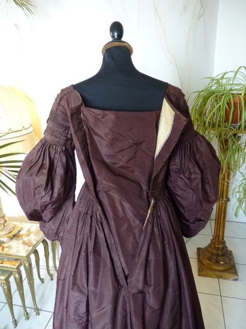 90 antique romantic period gown 1837