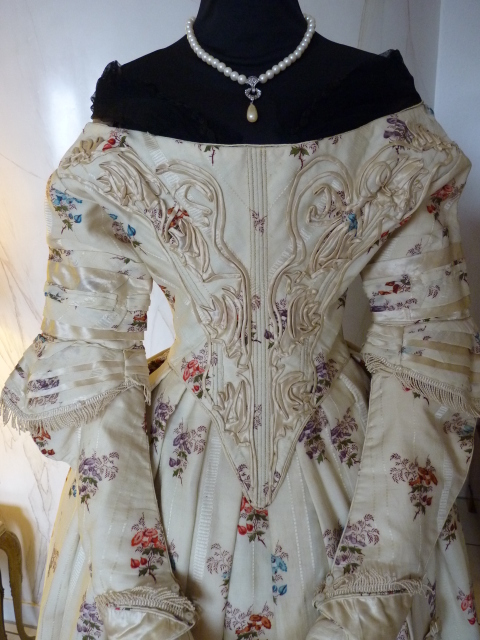 24 antique romantic period dress 1839