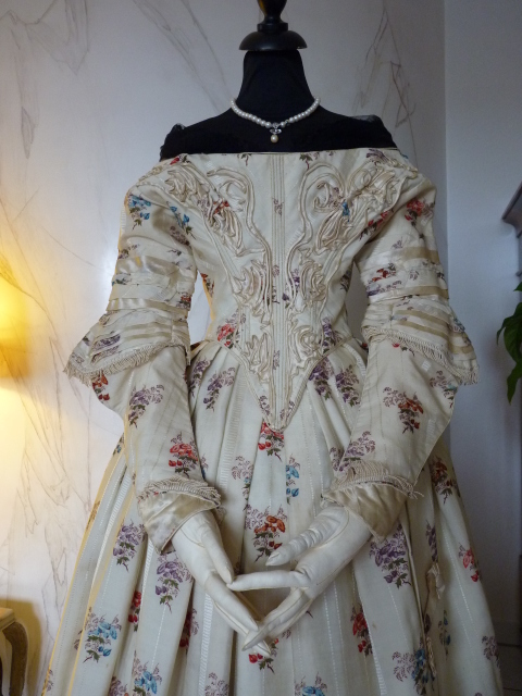 25 antique romantic period dress 1839