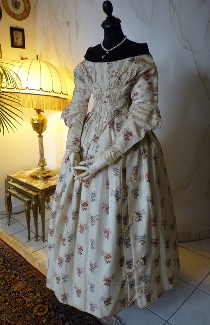 28 antique romantic period dress 1839