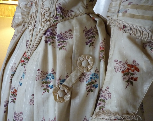 37 antique romantic period dress 1839