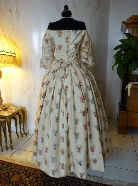 43 antique romantic period dress 1839