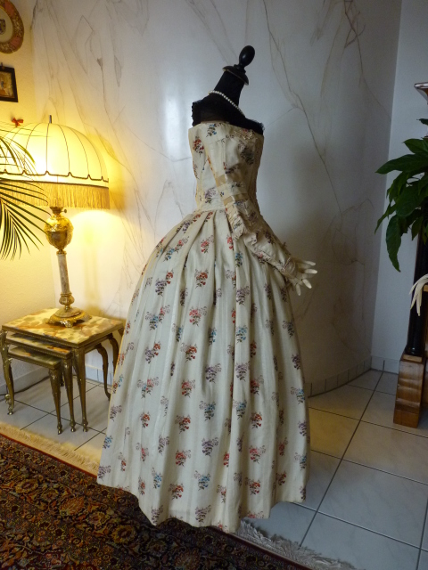 46 antique romantic period dress 1839