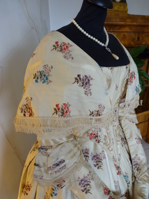 4 antique romantic period dress 1839