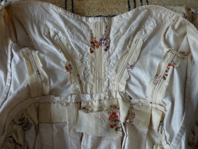 55 antique romantic period dress 1839