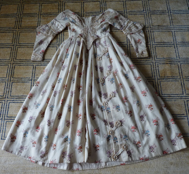 56 antique romantic period dress 1839