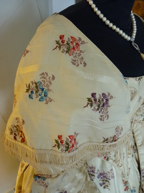 5 antique romantic period dress 1839