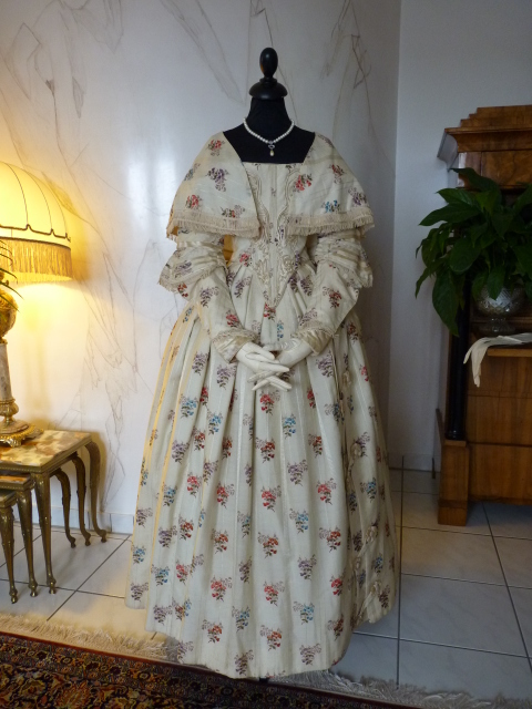 antique romantic period dress 1839