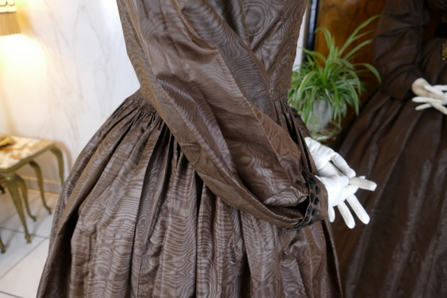 49 antique afternoon dress 1840