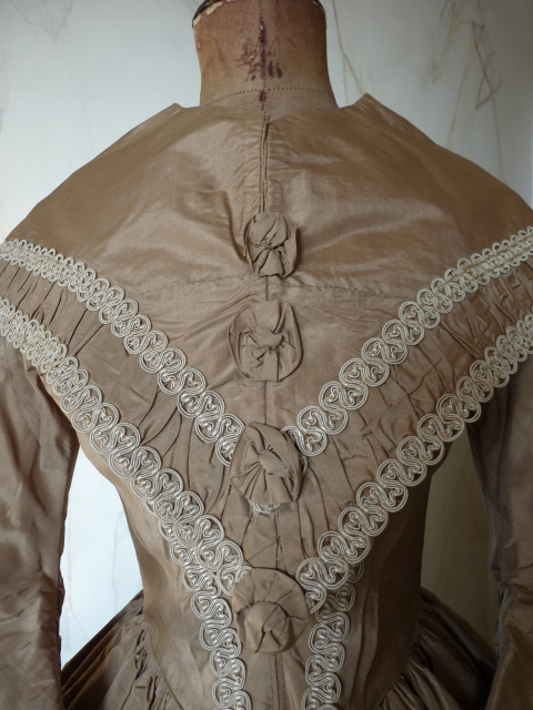 14 antikes Kleid Biedermeier 1844