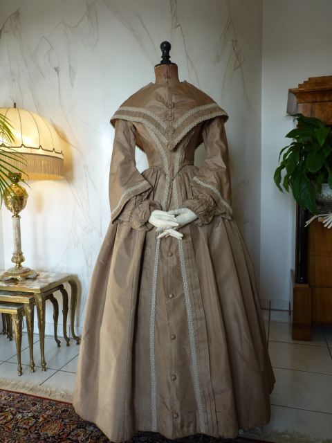 16 antikes Kleid Biedermeier 1844