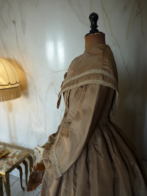 18 antikes Kleid Biedermeier 1844