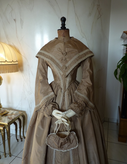 1 antikes Kleid Biedermeier 1844