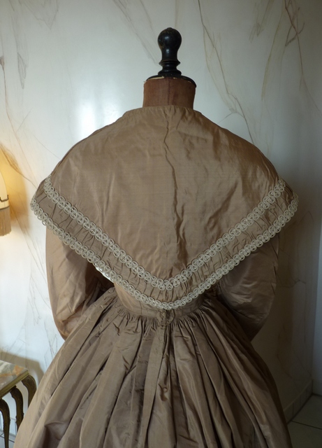 20 antikes Kleid Biedermeier 1844