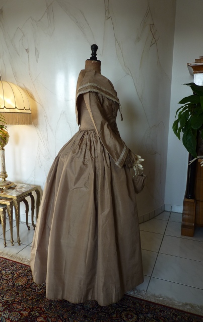 22 antikes Kleid Biedermeier 1844