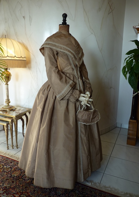 26 antikes Kleid Biedermeier 1844