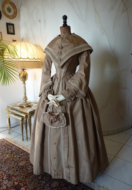 2 antikes Kleid Biedermeier 1844