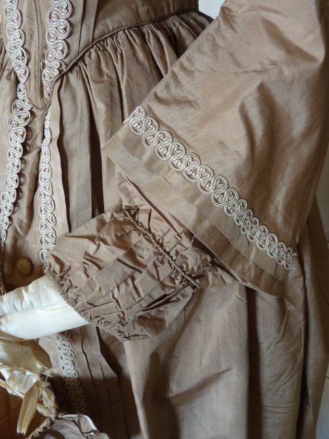 5 antikes Kleid Biedermeier 1844