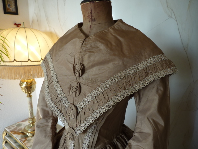 7 antikes Kleid Biedermeier 1844