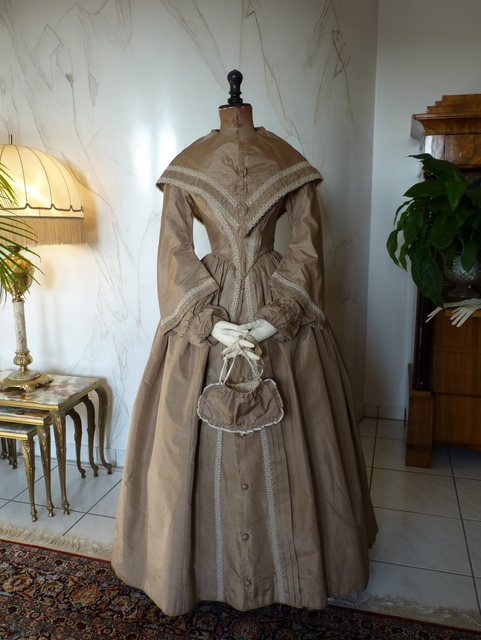 antikes Kleid Biedermeier 1844