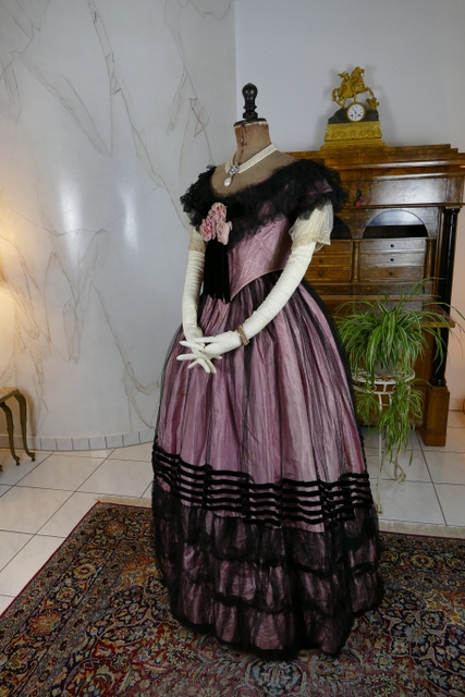 14 antique crinoline ball gown 1855