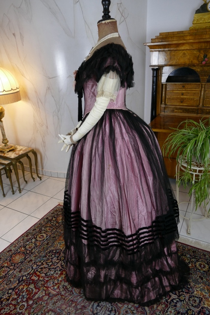 18 antique crinoline ball gown 1855