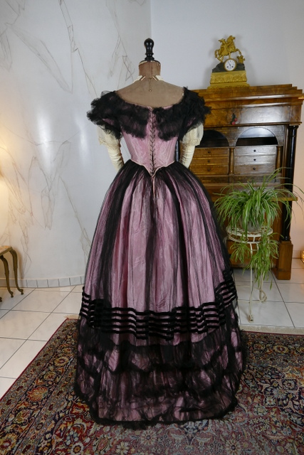 19 antique crinoline ball gown 1855