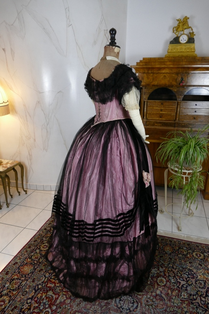 25 antique crinoline ball gown 1855