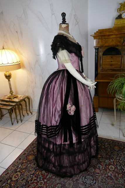 28 antique crinoline ball gown 1855