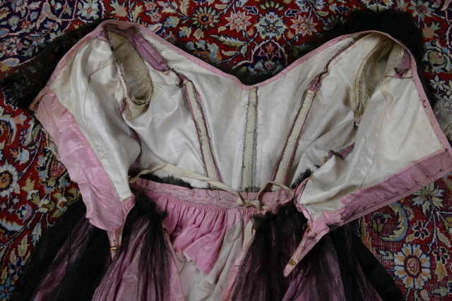 35 antique crinoline ball gown 1855