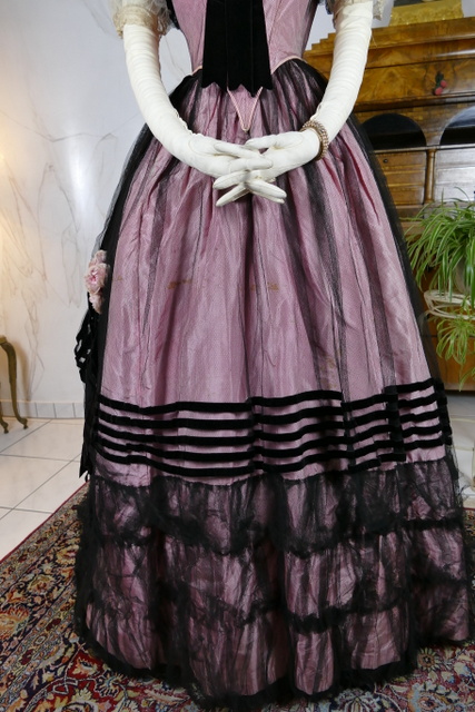 9 antique crinoline ball gown 1855