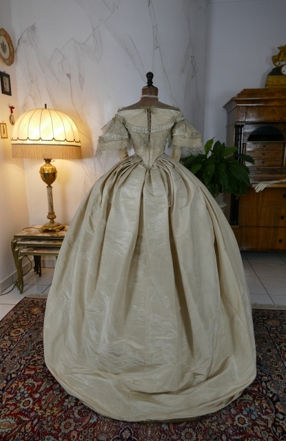 23 antique ball gown 1859