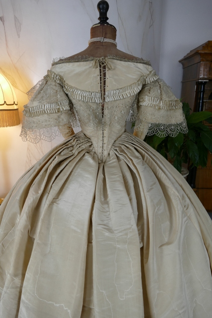 24 antique ball gown 1859