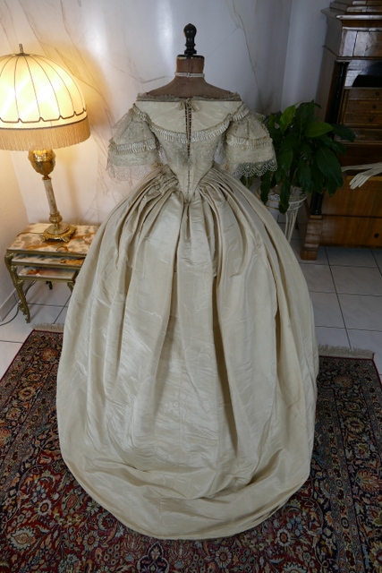34 antique ball gown 1859