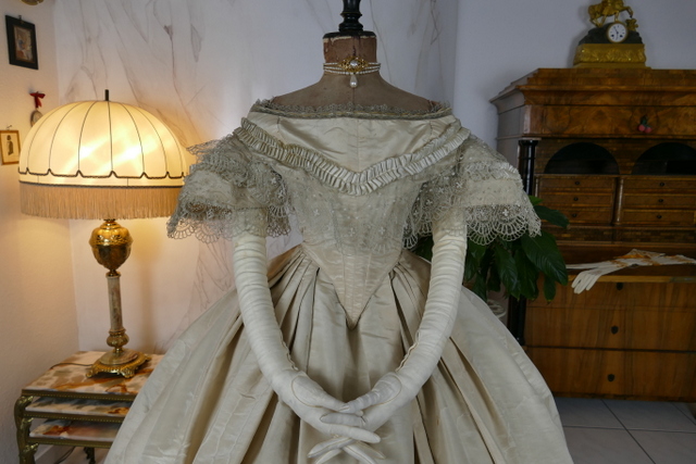 5a antique ball gown 1859