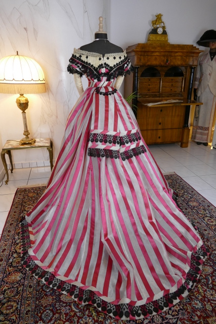 29 antique evening dress 1860