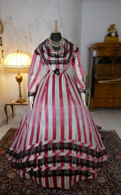 36 antique evening dress 1860