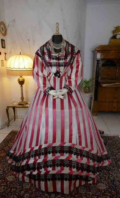 38 antique evening dress 1860