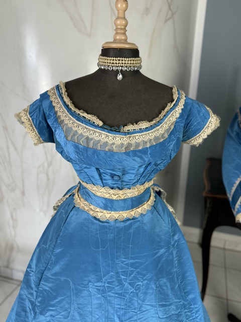 10 antique dress 1860