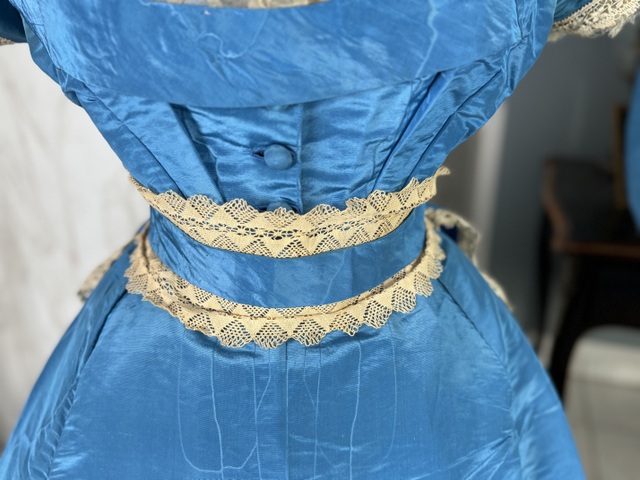 11 antique dress 1860