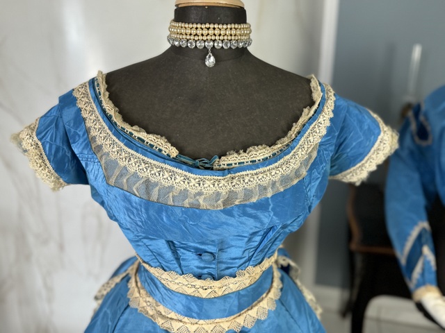 12 antique dress 1860