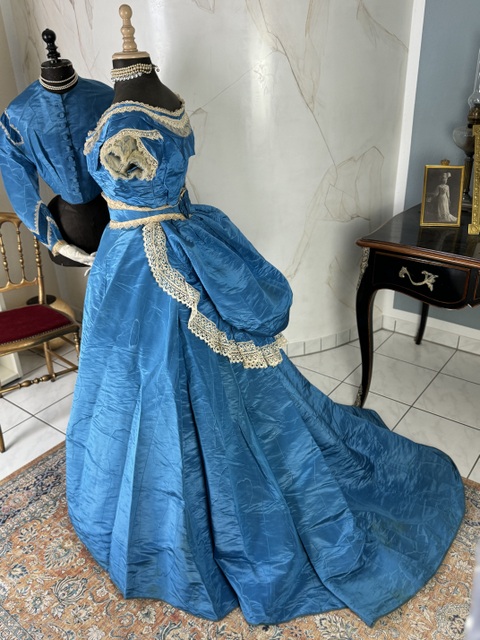 16 antique dress 1860