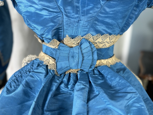22 antique dress 1860