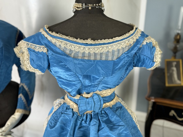 23 antique dress 1860
